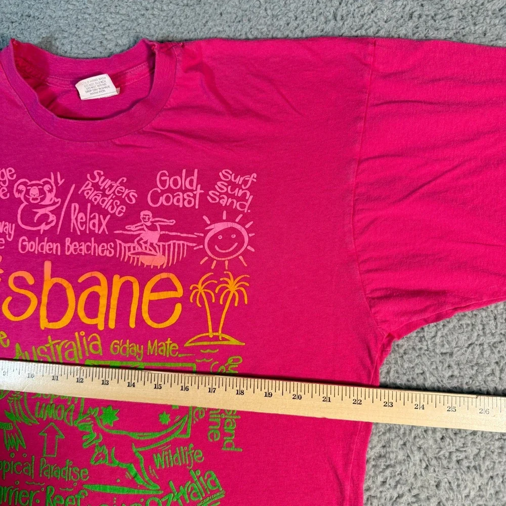 Vintage 90s Australian T-shirt Medium Pink Australia Made Tourism Attractions